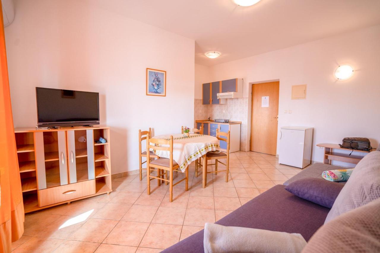Apartments Valentin Privlaka  Eksteriør bilde
